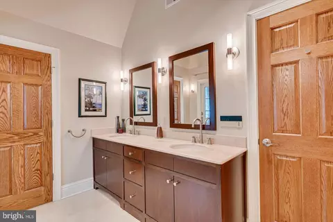 Bath - 4 Edgewood Rd, Edison, NJ 08820 photo 2 of 6
