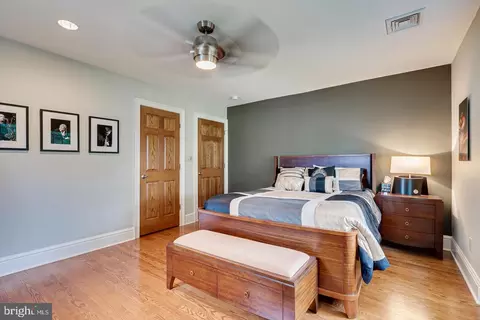 Bedroom - 4 Edgewood Rd, Edison, NJ 08820 photo 5 of 6