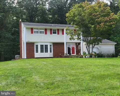 14 Woodmere Rd, North Brunswick, NJ 08902