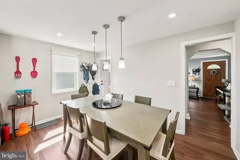 Entry Way - 212 Stephenson Ave, Middlesex, NJ 08846 photo 2 of 3