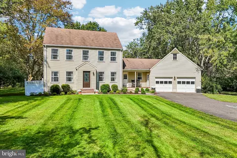 163 N Main St, Cranbury, NJ 08512