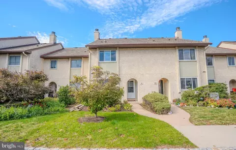 41 Tennyson Dr, Plainsboro, NJ 08536