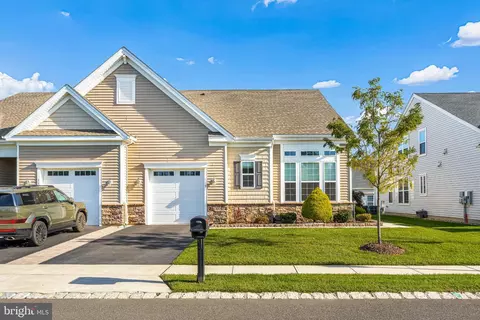 118 Starlight Dr, Monroe Township, NJ 08831