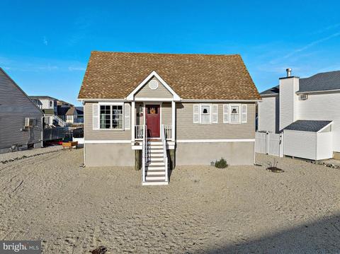 16 Benjamin Blvd, Manahawkin, NJ 08050