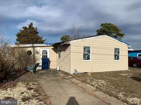 125 E Delaware Dr, Tuckerton, NJ 08087