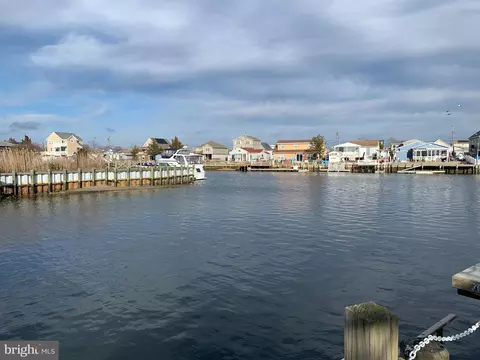 125 E Delaware Dr, Tuckerton, NJ 08087 photo 2