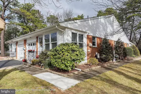5 Homestead Dr #B, Whiting, NJ 08759