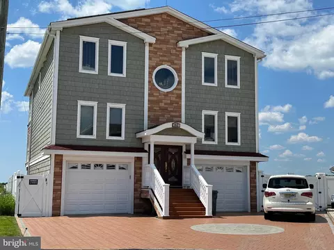62 S Spinnaker Dr, Tuckerton, NJ 08087