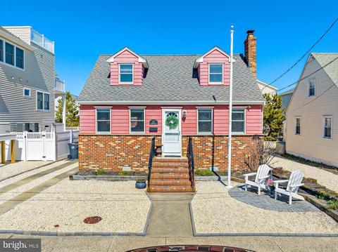 215 8th St, Beach Haven, NJ 08008
