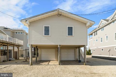 108 W 14th St, Beach Haven, NJ 08008