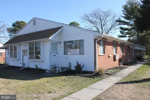 4 Hamilton Ln # b, Manchester Township, NJ 08759