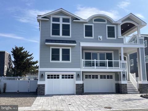 129 E 31st St, Ship Bottom, NJ 08008