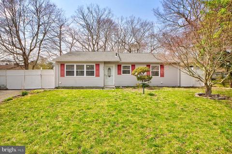 303 Candle Lake Dr, Tuckerton, NJ 08087