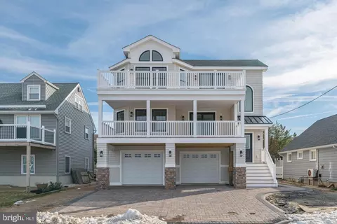 288 N 12th St, Surf City, NJ 08008