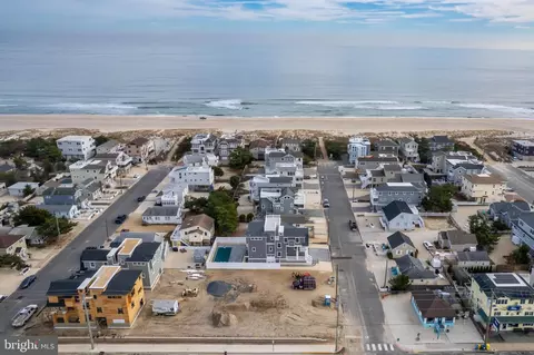 39 N 6th St, Surf City, NJ 08008
