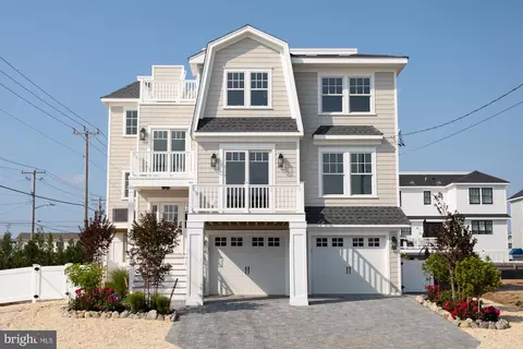 102 N 2nd St, Surf City, NJ 08008