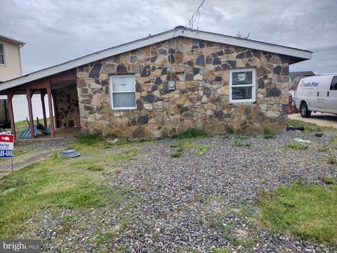 112 E Boat Dr, Tuckerton, NJ 08087