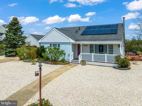 55 W Holly Dr, Long Beach Township, NJ 08008