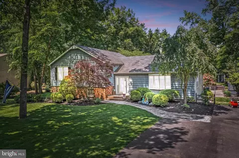 8 Alton St, New Egypt, NJ 08533
