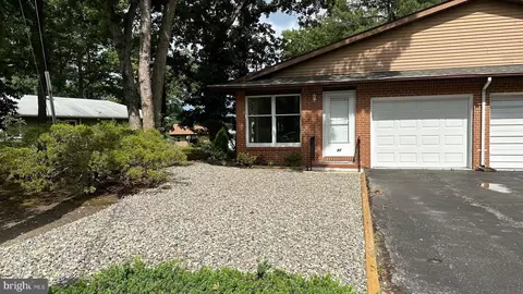31 Sycamore Rd, Manahawkin, NJ 08050