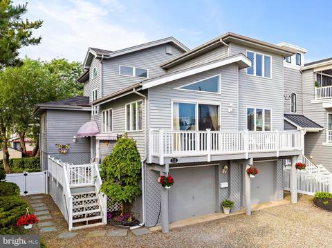 112 9th St, Beach Haven, NJ 08008