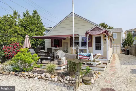 25 E 6th St, Beach Haven, NJ 08008