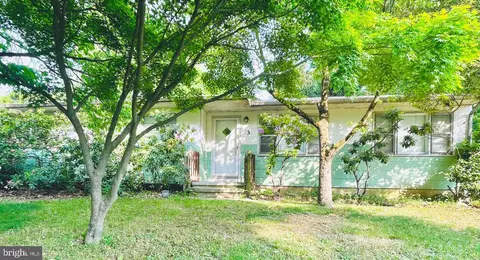 3 Chestnut St, Jackson, NJ 08527