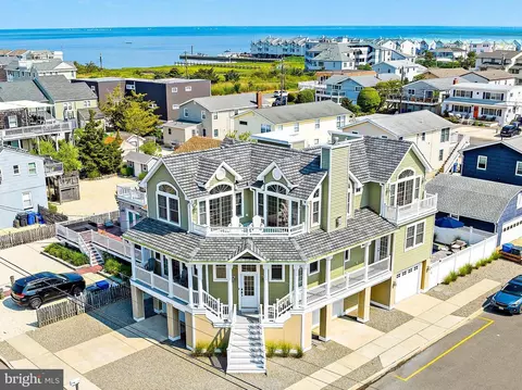 319 4th St, Beach Haven, NJ 08008