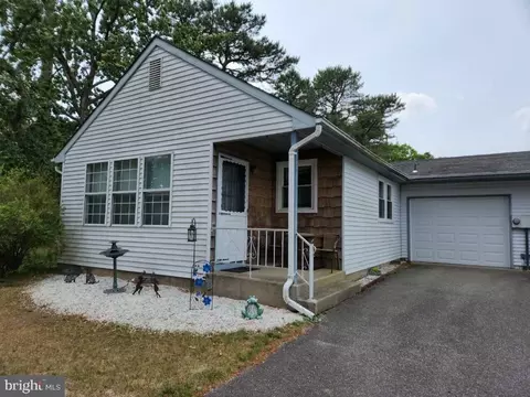 18 Alpine Rd # D, Whiting, NJ 08759