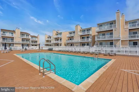 401 Bay Shore Dr #9, Barnegat, NJ 08005
