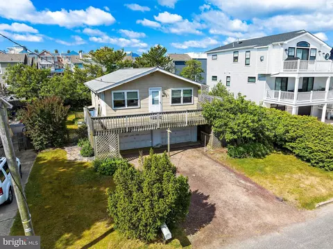 364 W 7th St, Ship Bottom, NJ 08008