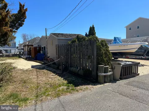 42 Sands Point Rd, Waretown, NJ 08758 photo 2