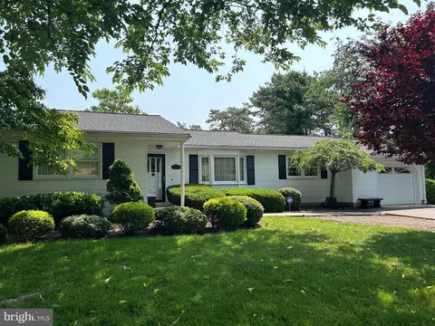 1012 Middlesex St, Toms River, NJ 08757