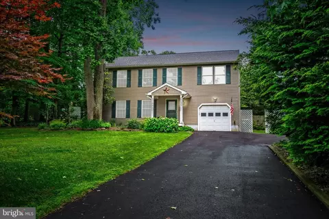 10 Reiner Rd, Cream Ridge, NJ 08514
