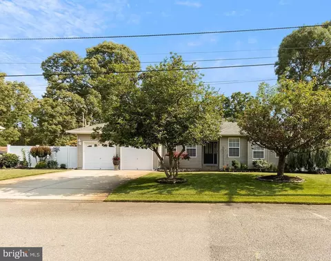 312 Walnut Dr, Lanoka Harbor, NJ 08734