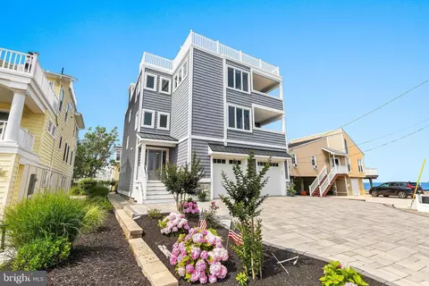 112 W 17th St, Long Beach Township, NJ 08008