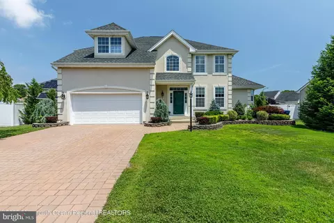 7 Greenside Dr, Tuckerton, NJ 08087