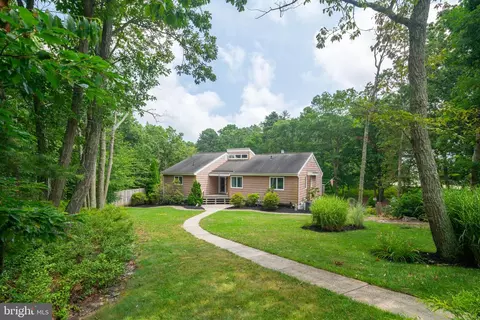 14 Kritter Ct, Manahawkin, NJ 08050