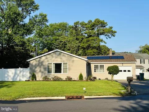46 Tradewinds Dr, Tuckerton, NJ 08087