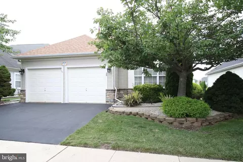 15 Provence Dr, Manchester Township, NJ 08759