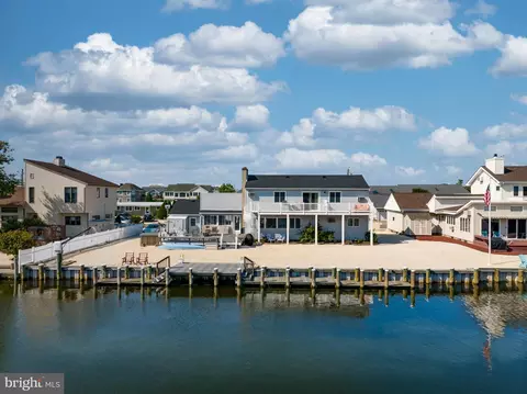 122 Laguna Ln, Long Beach Township, NJ 08008
