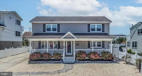 220 W 4th St, Ship Bottom, NJ 08008