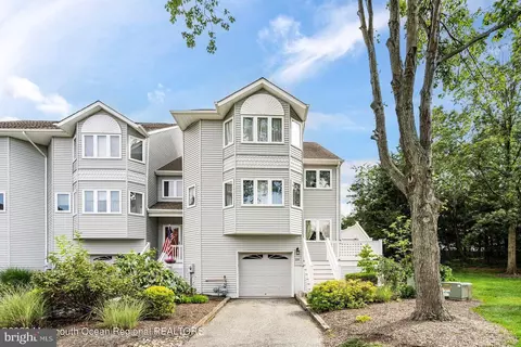 194 Muskflower Ct, Toms River, NJ 08753