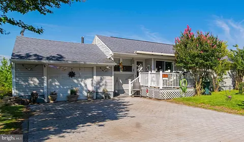 21 Daddy Tucker Dr, Tuckerton, NJ 08087