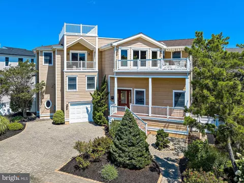11 E 35th St, Long Beach Township, NJ 08008