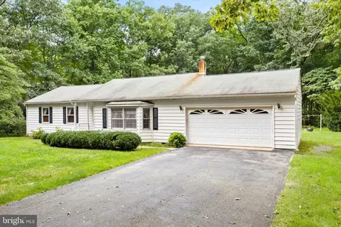 201 W Millstream Rd, Cream Ridge, NJ 08514