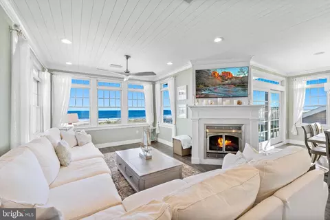 210 E 28th St, Long Beach Township, NJ 08008