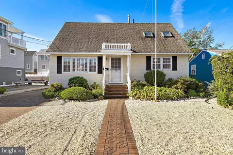 316 N 8th St, Surf City, NJ 08008