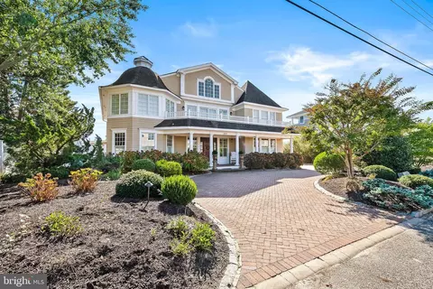 225 Oceana Dr, Long Beach Township, NJ 08008
