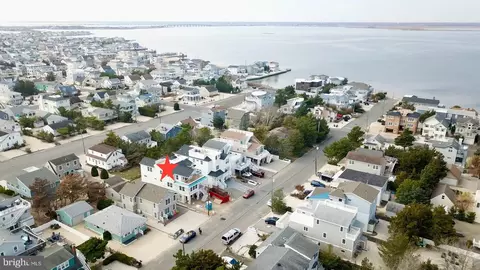 218 N 19th St, Surf City, NJ 08008